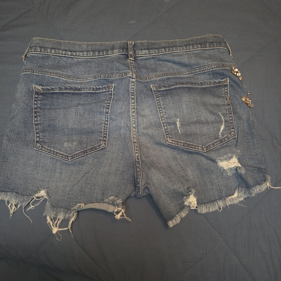 EXPRESS HIGH RISE DISTRESSED JEWEL SHORTS - Picture 3 of 3